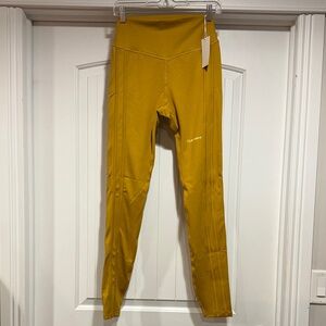 Cuban fit Women’s Leggings Size L.